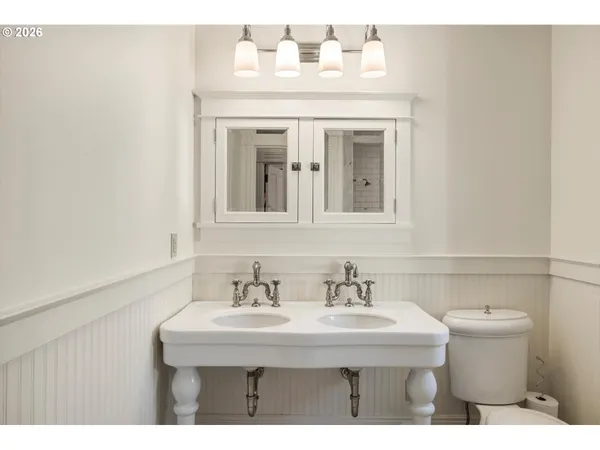 $2,195,000 | 806 Southwest Davenport Street, Portland, OR 97201