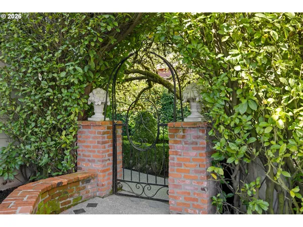 $2,195,000 | 806 Southwest Davenport Street, Portland, OR 97201