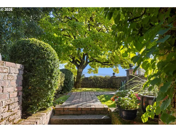 $2,195,000 | 806 Southwest Davenport Street, Portland, OR 97201