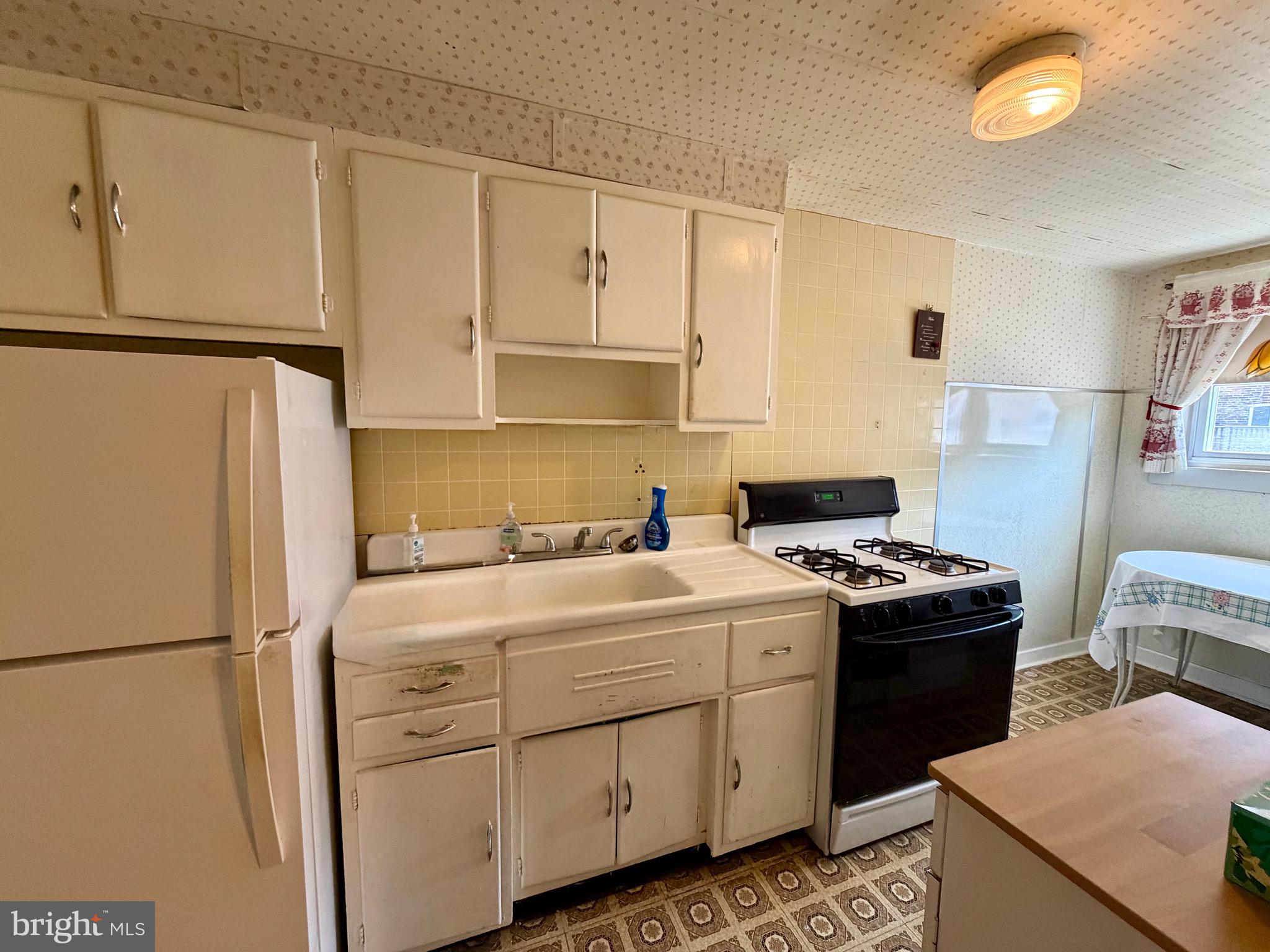 6323 Cottage Street Philadelphia, PA 19135 - Photo 8 of 17
