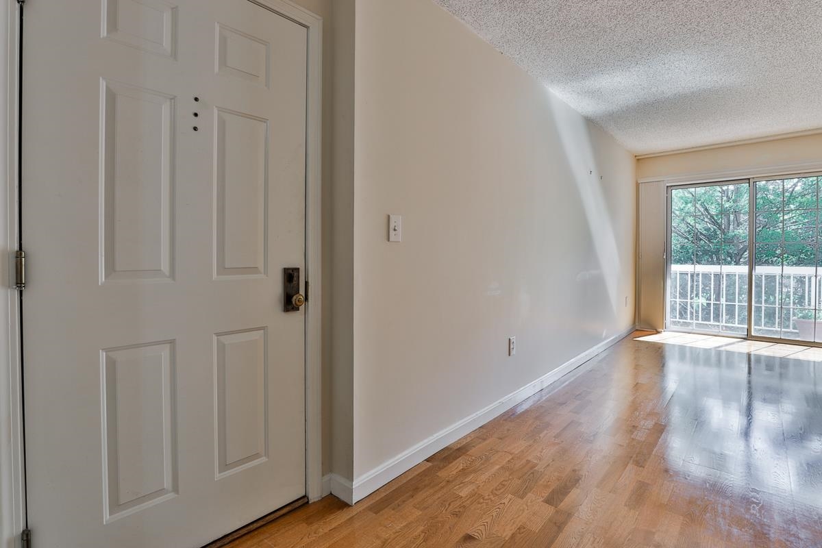 490 River Road, Unit 18 Manchester, NH 03104 - Photo 8 of 23 Gallery Image 8