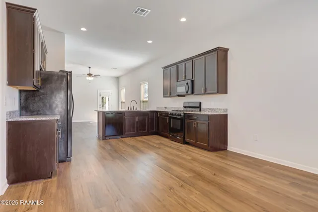 $1,900 | 136 Lightbourne Drive, Lafayette, LA 70506