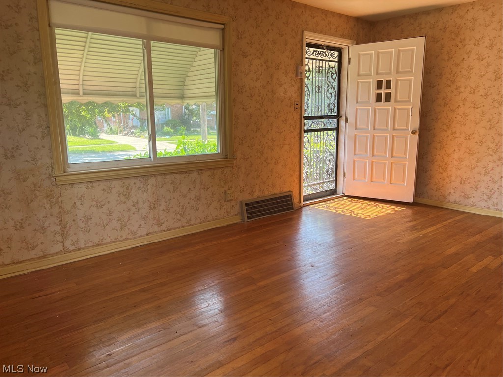 1231 Churchill Road Lyndhurst, OH 44124 - Photo 4 of 19