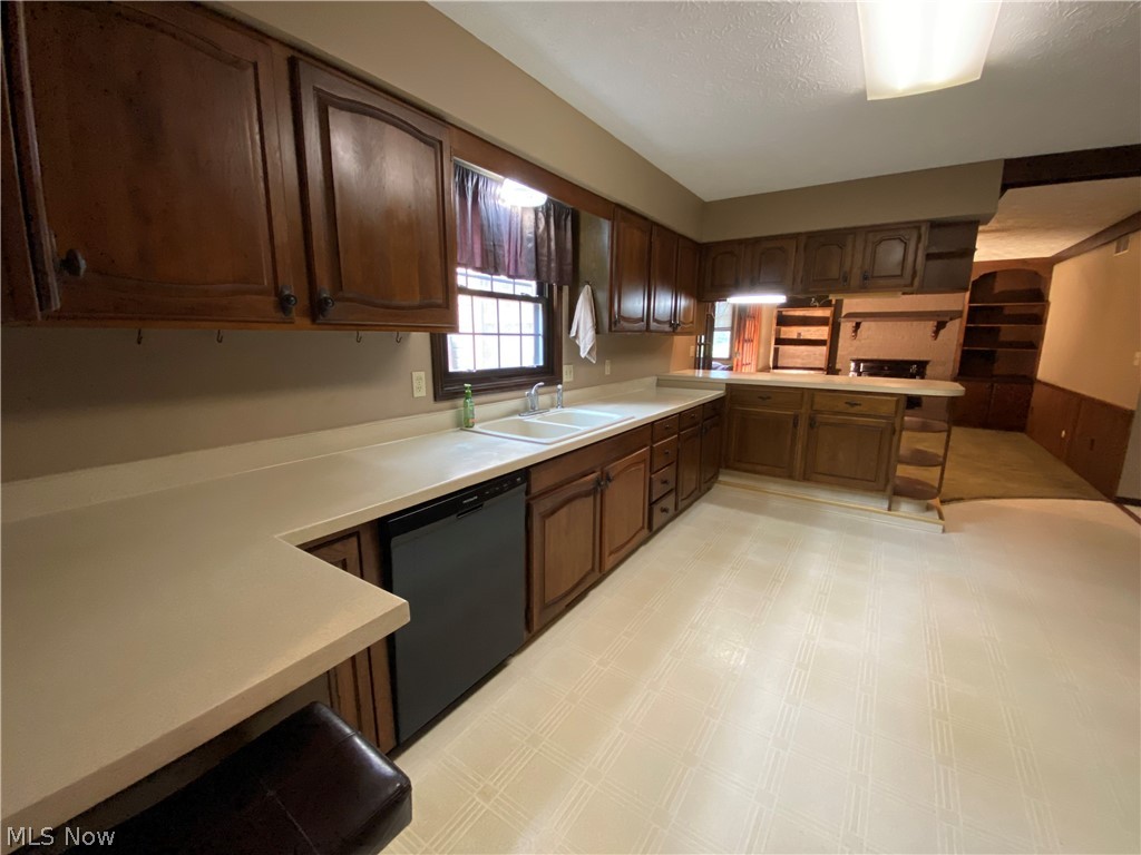 1825 Lynn Road Kent, OH 44240 - Photo 10 of 30 Kitchen and family room