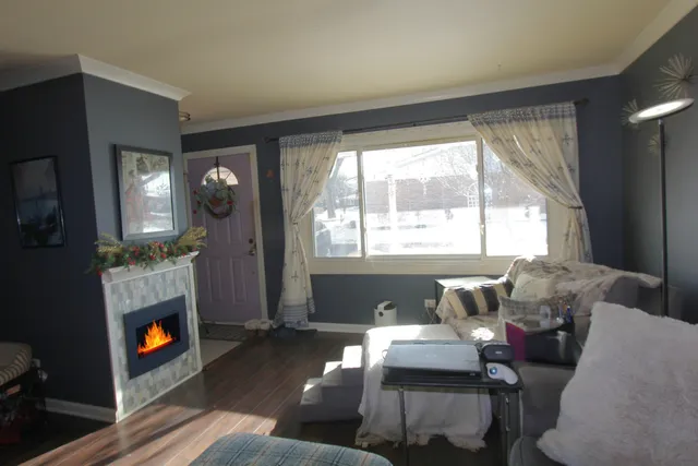 $370,000 | 98 Wiltshire Court, Schaumburg, IL 60193