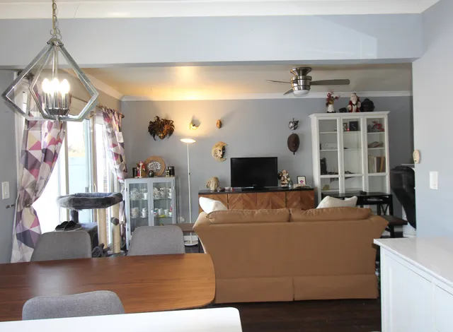 $370,000 | 98 Wiltshire Court, Schaumburg, IL 60193