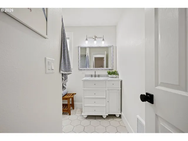 $395,000 | 1357 E Street, Springfield, OR 97477