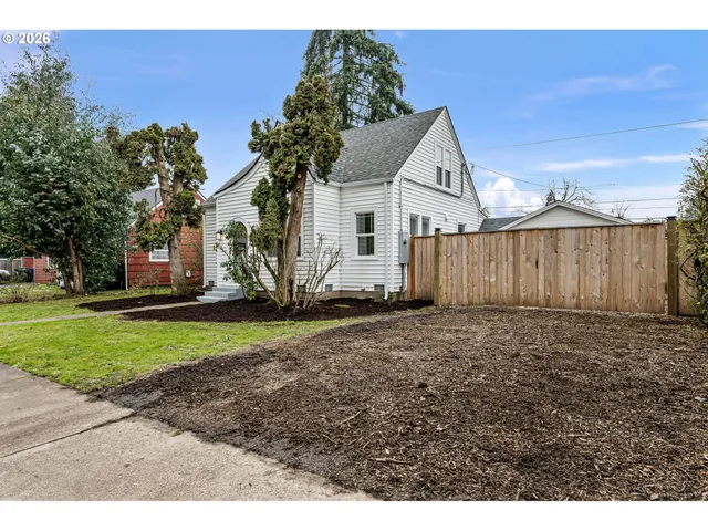 $395,000 | 1357 E Street, Springfield, OR 97477