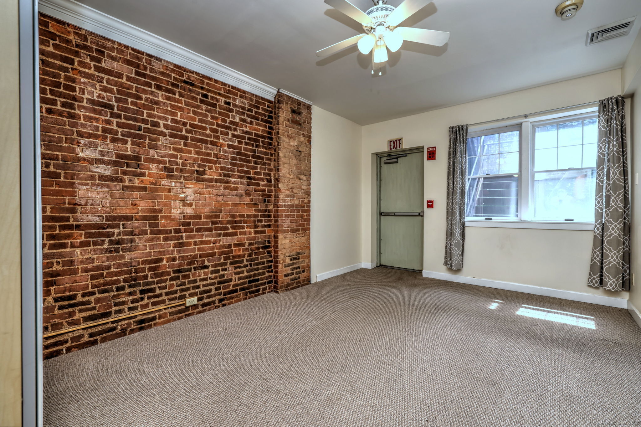 844 Grand Avenue, Unit 2 New Haven, CT 06511 - Photo 30 of 36 a view of an empty room with a window