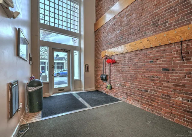 $2,350 | 844 Grand Avenue, Unit 2, New Haven, CT 06511