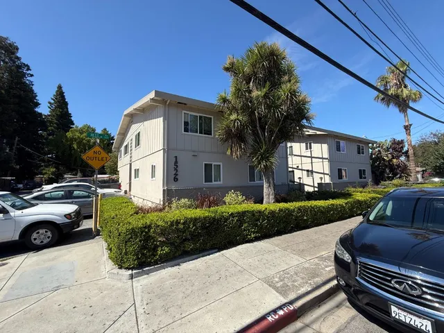 a view of a yard in front of a house