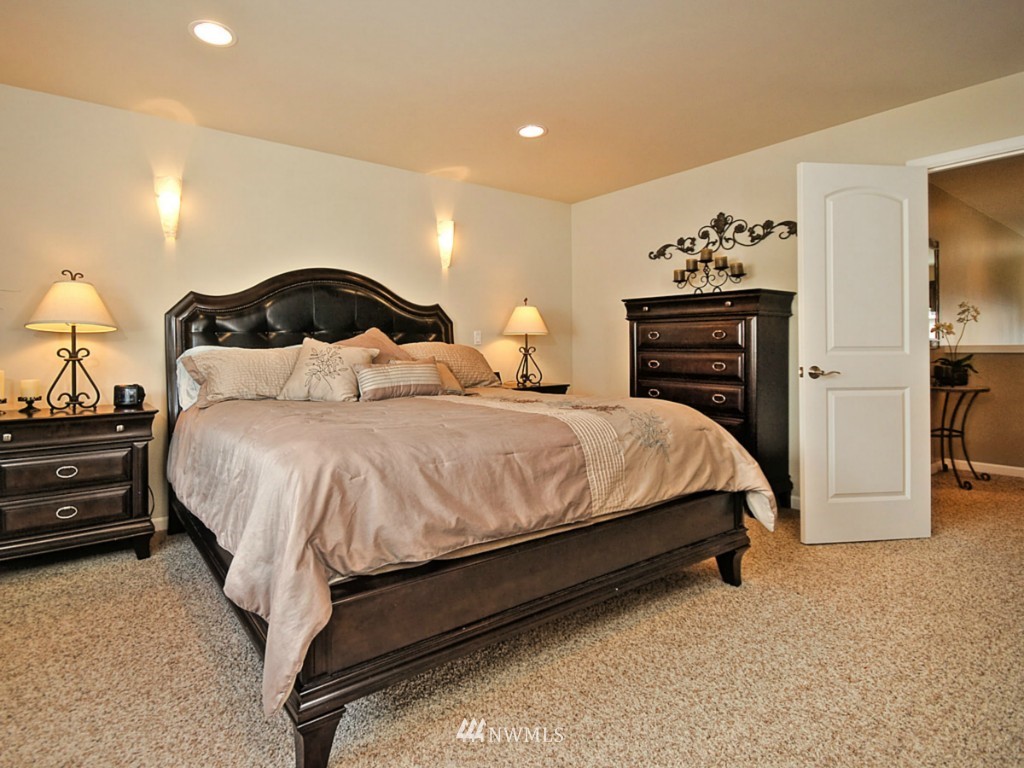 5132 Northeast 8th Street Renton, WA 98059 - Photo 11 of 24