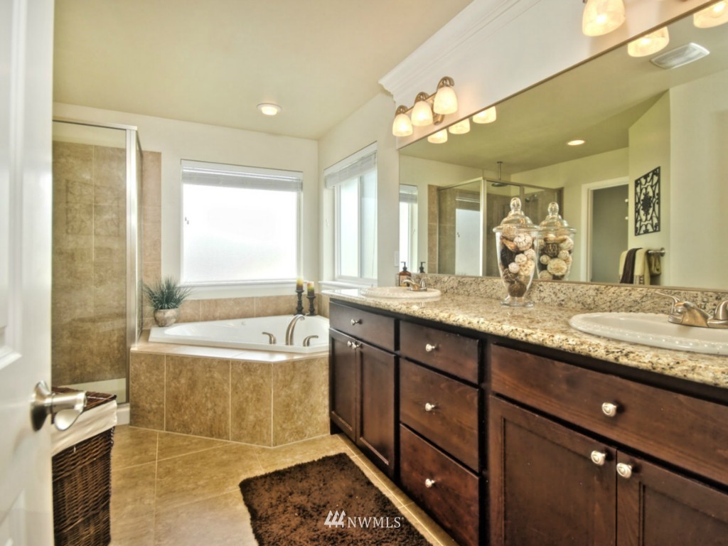 5132 Northeast 8th Street Renton, WA 98059 - Photo 12 of 24