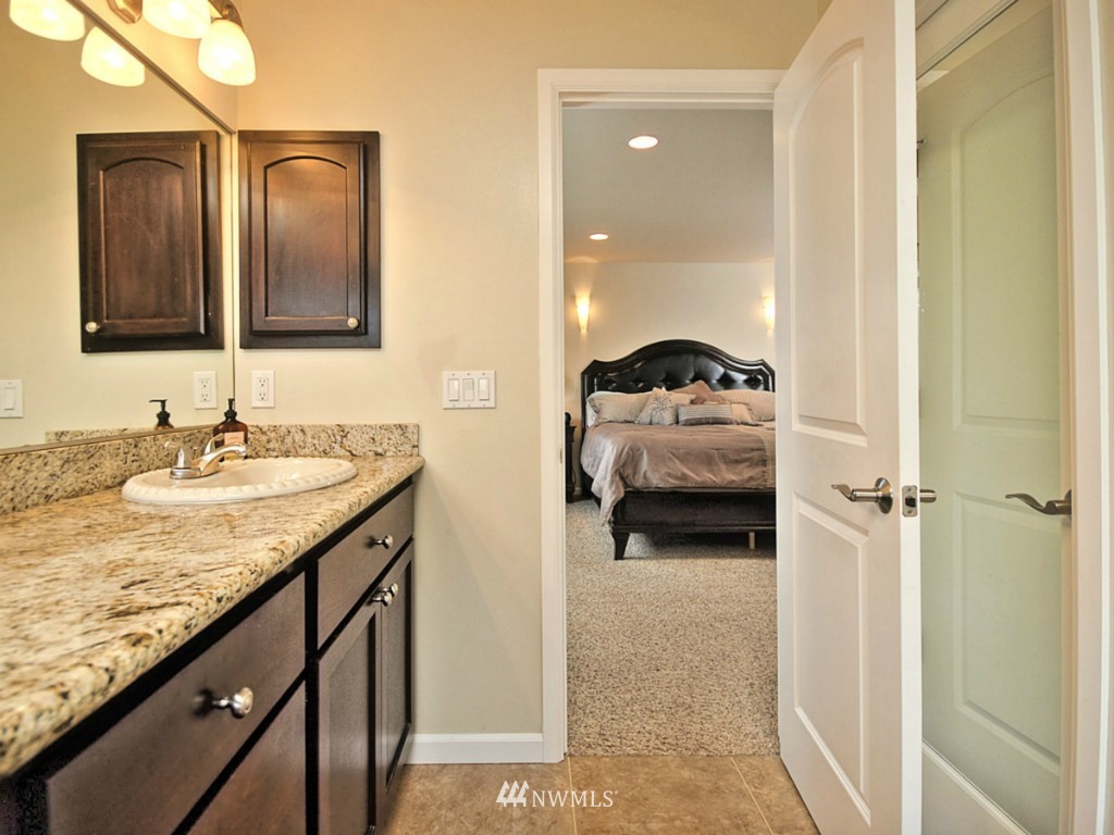 5132 Northeast 8th Street Renton, WA 98059 - Photo 13 of 24