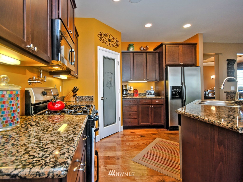 5132 Northeast 8th Street Renton, WA 98059 - Photo 5 of 24