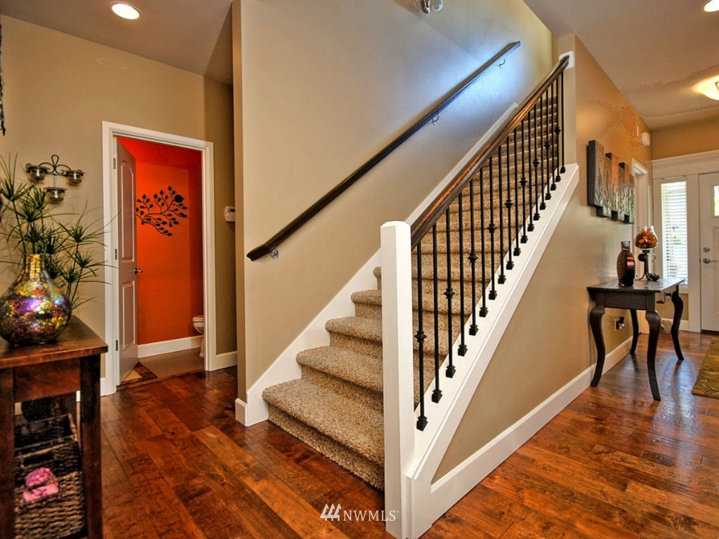 5132 Northeast 8th Street Renton, WA 98059 - Photo 10 of 24