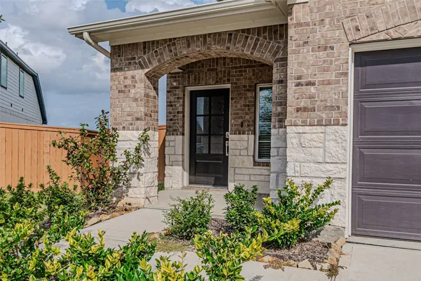 $2,600 | 21606 Wave Holw Drive, Cypress, TX 77433