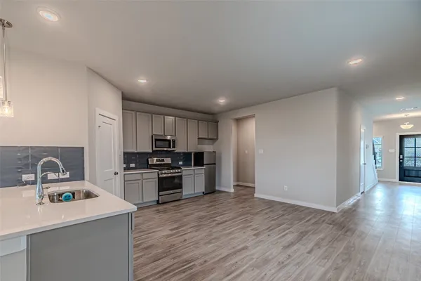 $2,600 | 21606 Wave Holw Drive, Cypress, TX 77433