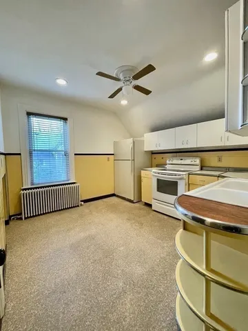 a view of a livingroom with a & a ceiling fan