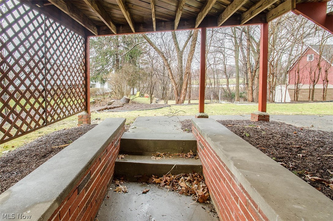 1723 South Green Road Cleveland, OH 44121 - Photo 27 of 33
