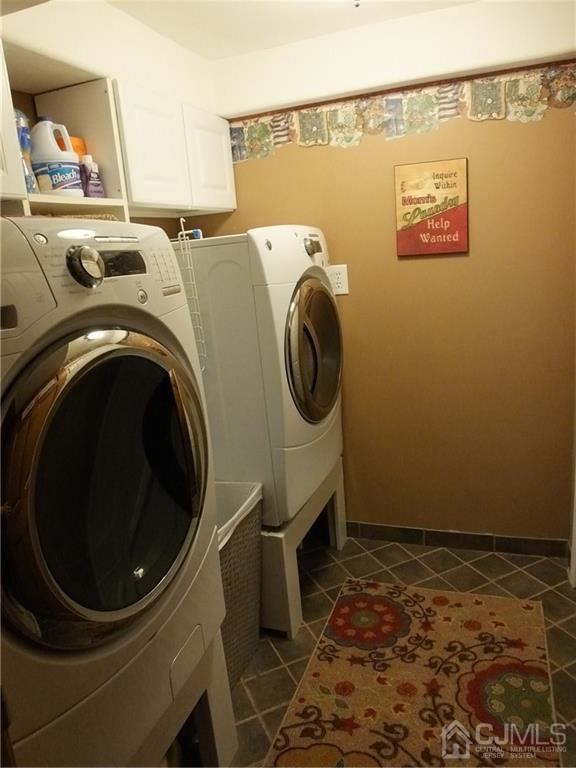 30 Peake Road Edison, NJ 08837 - Photo 19 of 25 a utility room with dryer and washer