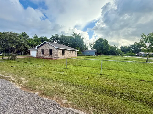 $149,900 | 307 2nd Street, Van Vleck, TX 77482
