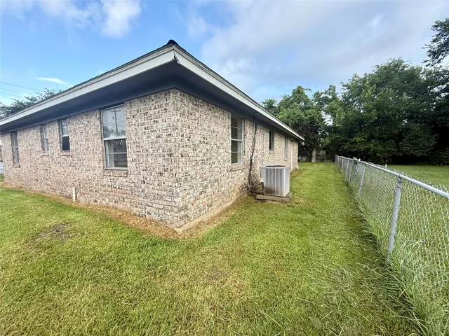 $149,900 | 307 2nd Street, Van Vleck, TX 77482