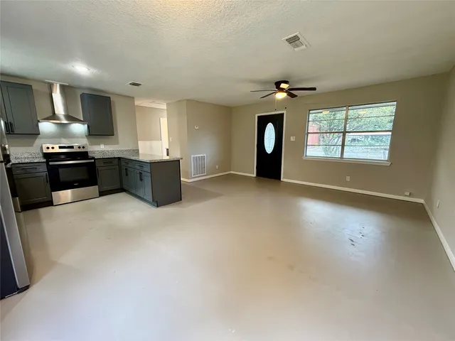 $149,900 | 307 2nd Street, Van Vleck, TX 77482