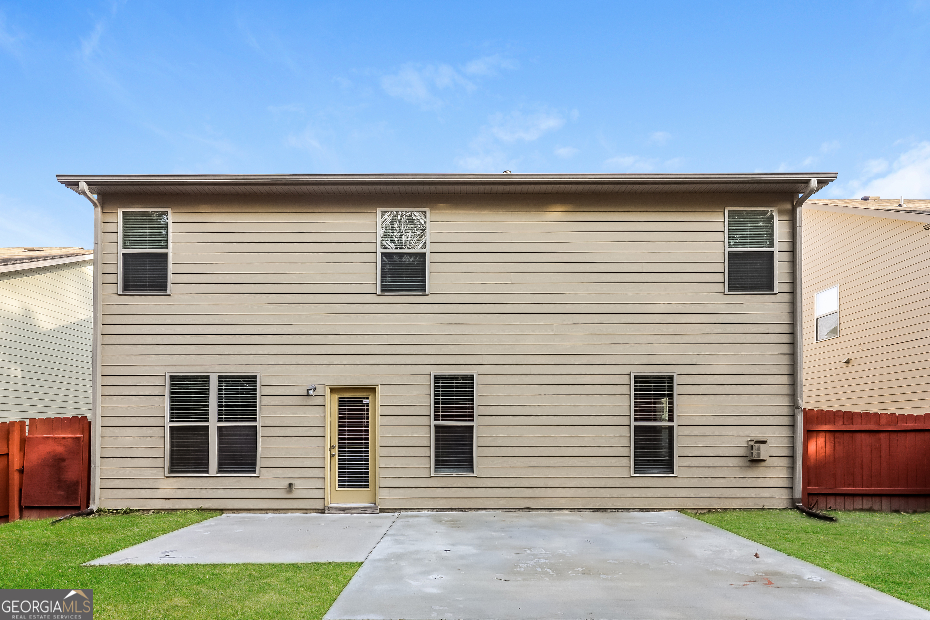 2518 Quincy Loop, Unit 90 Fairburn, GA 30213 - Photo 2 of 15 a view of a house with a brick wall