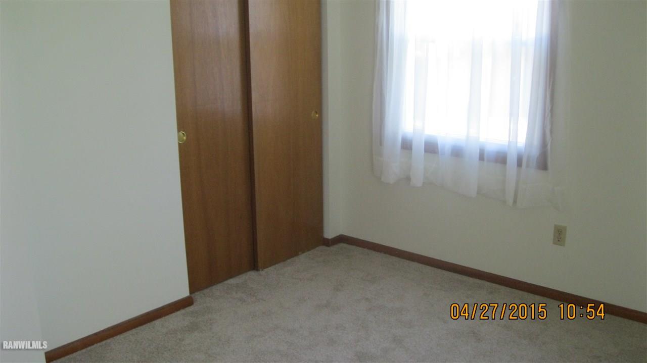 2115 West Middlebury Road Freeport, IL 61032 - Photo 11 of 16 Gallery Image 11
