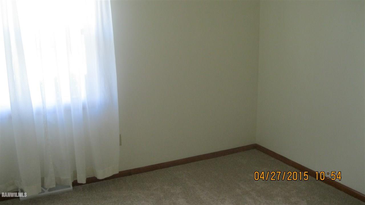 2115 West Middlebury Road Freeport, IL 61032 - Photo 5 of 16 Gallery Image 5