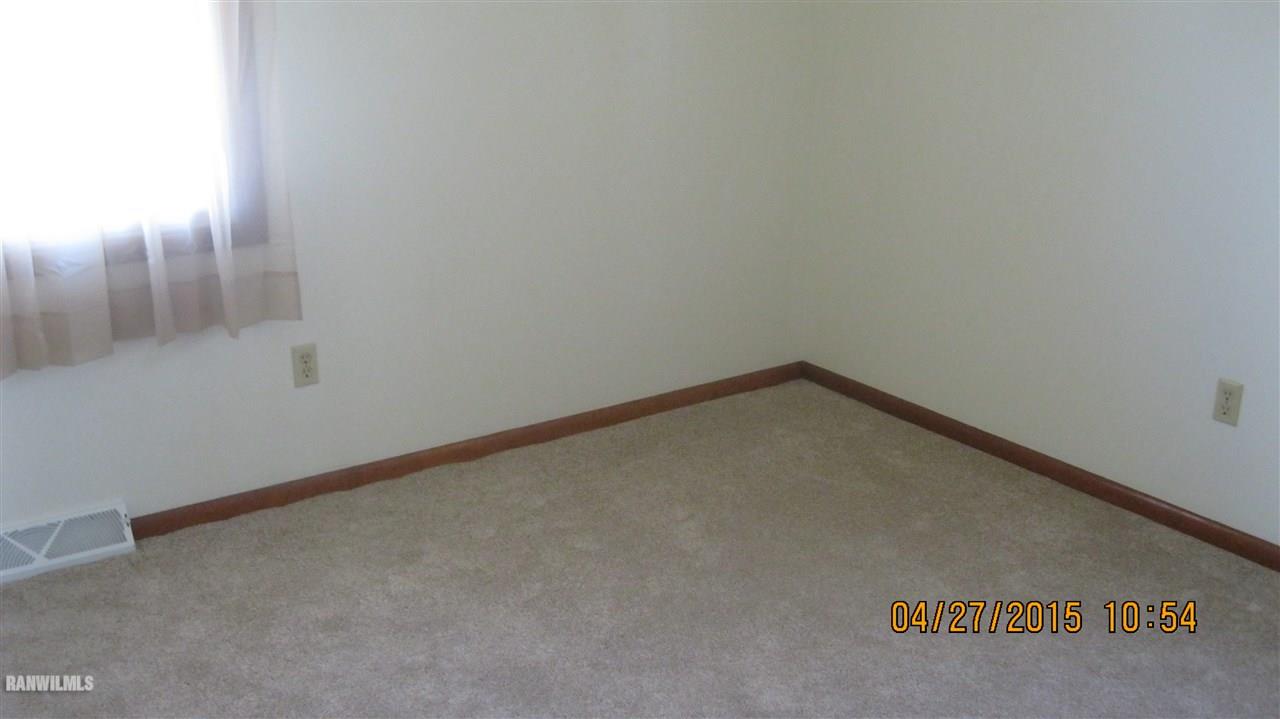 2115 West Middlebury Road Freeport, IL 61032 - Photo 10 of 16 Gallery Image 10