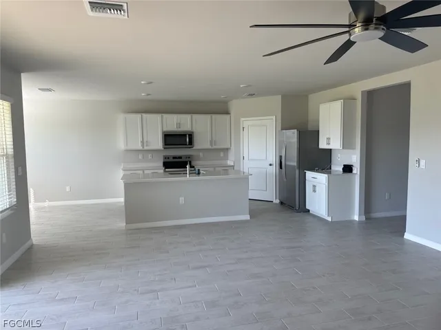 $2,400 | 522 Northwest 7th Street, Cape Coral, FL 33993