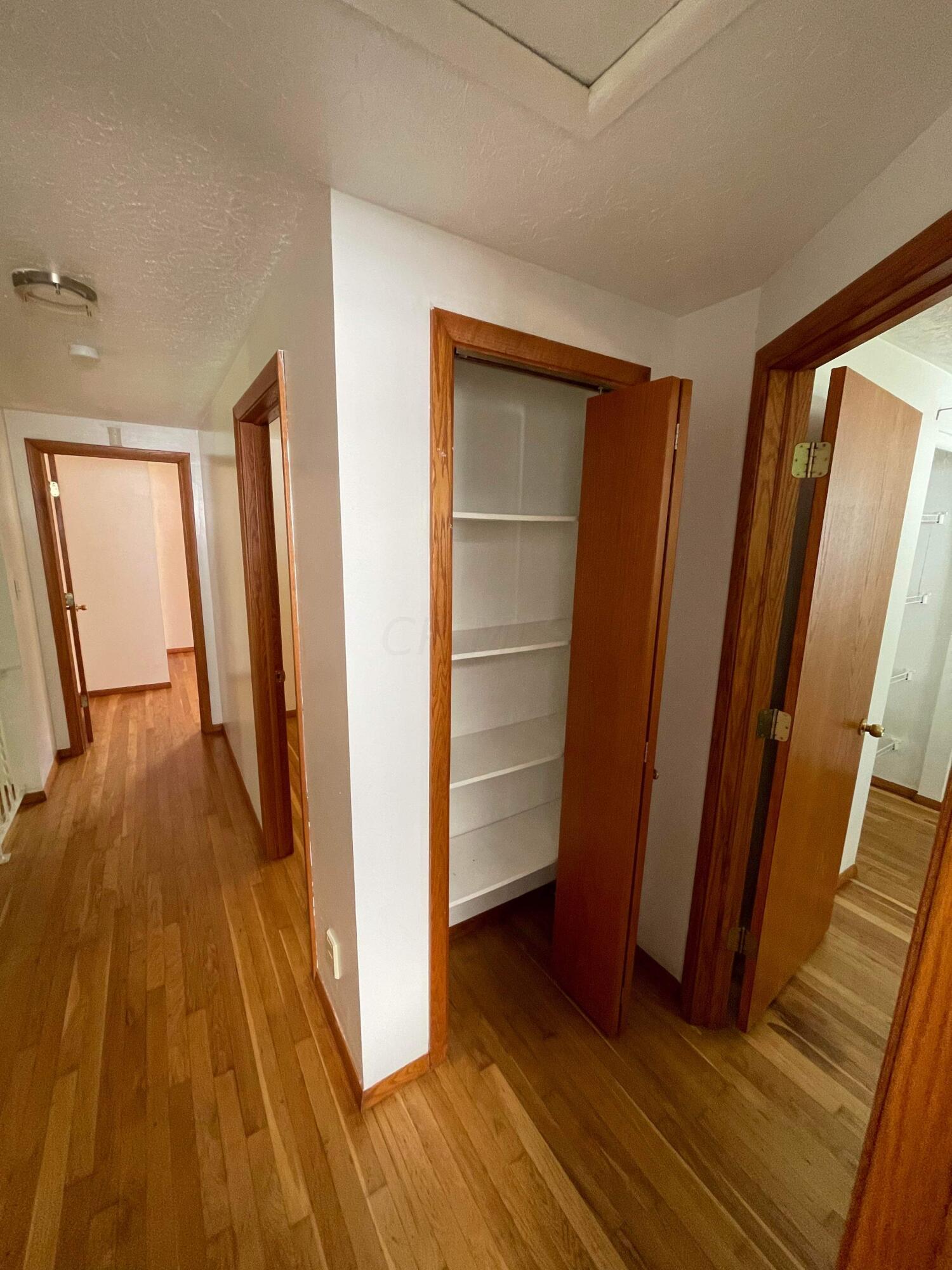 1092 Roche Court Columbus, OH 43229 - Photo 6 of 33 C97F99C5-F0F6-4AC9-A8E7-5236A8927C46