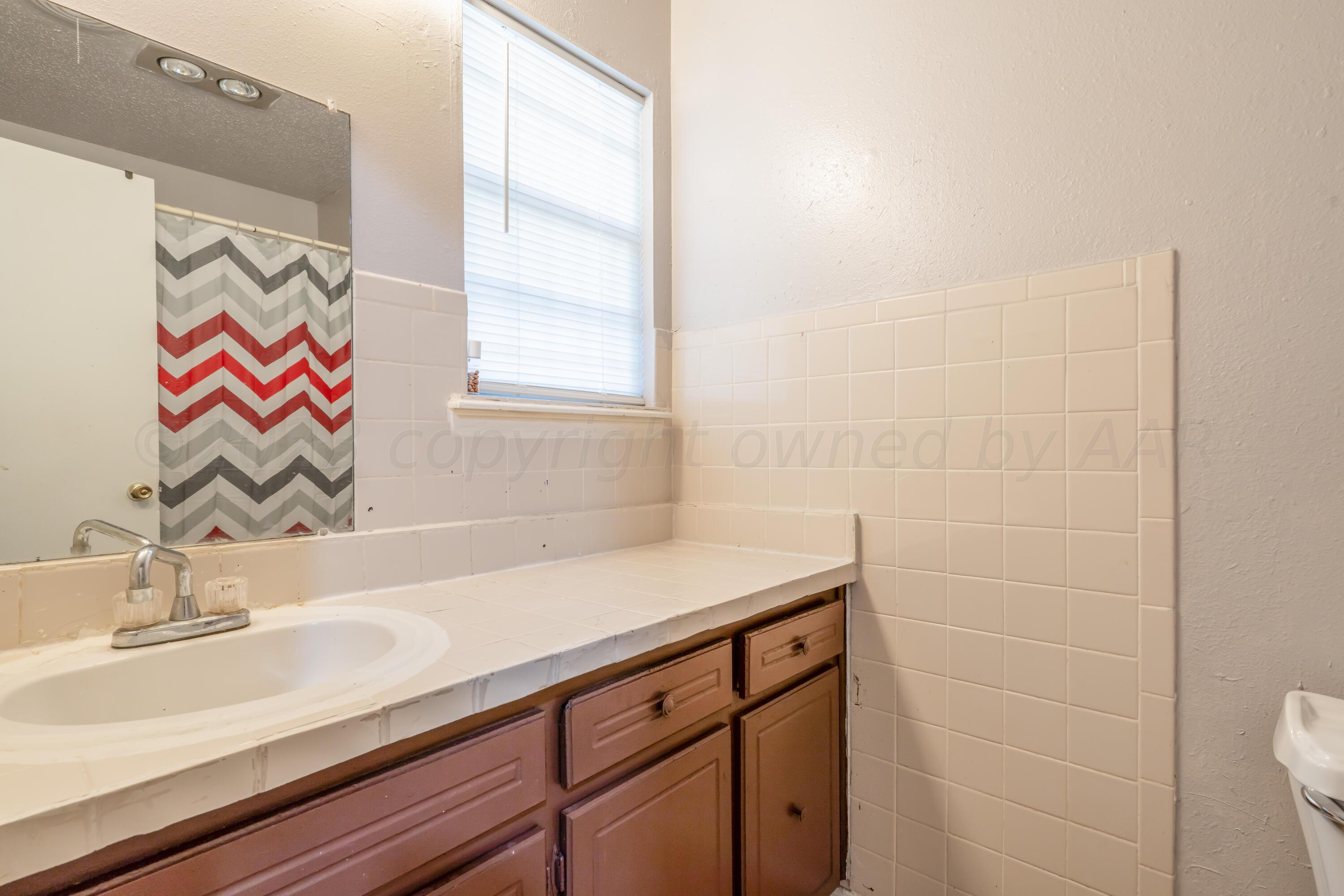 1701 Jasmine Street Amarillo, TX 79107 - Photo 12 of 28 1701 Jasmine-23 BATHROOM 2