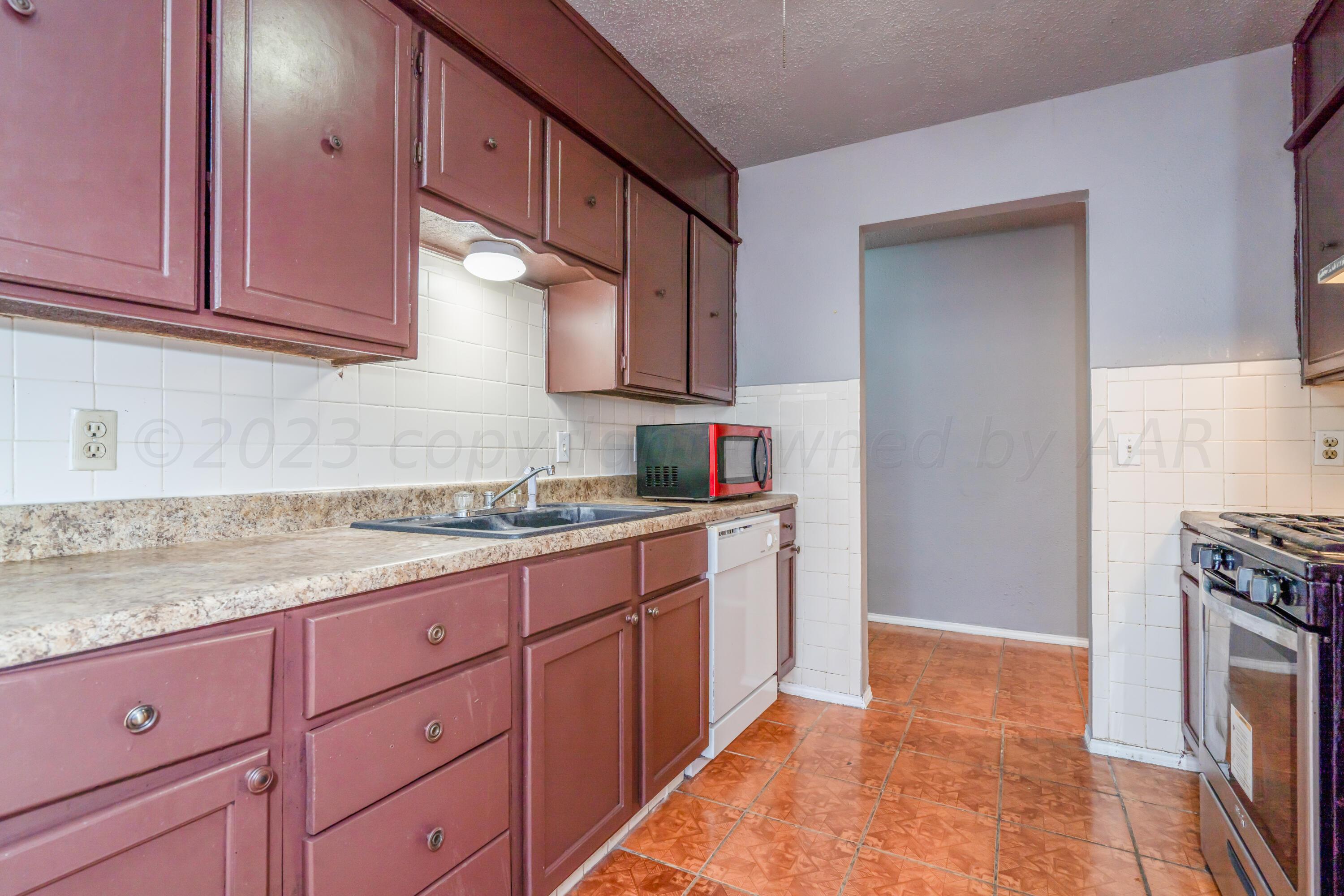 1701 Jasmine Street Amarillo, TX 79107 - Photo 13 of 28 1701 Jasmine-11 KITCHEN