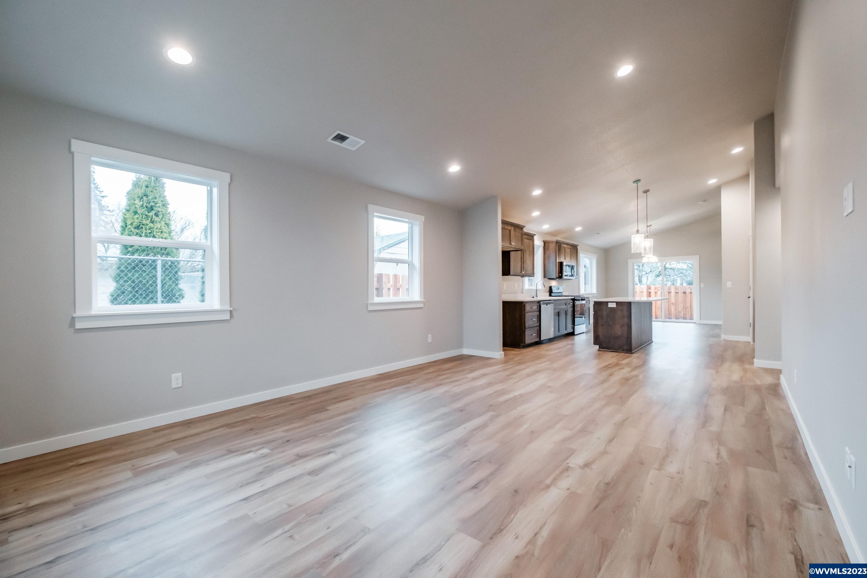 1622 Southwest Ellis Street Dallas, OR 97338 - Photo 4 of 35 Gallery Image 4