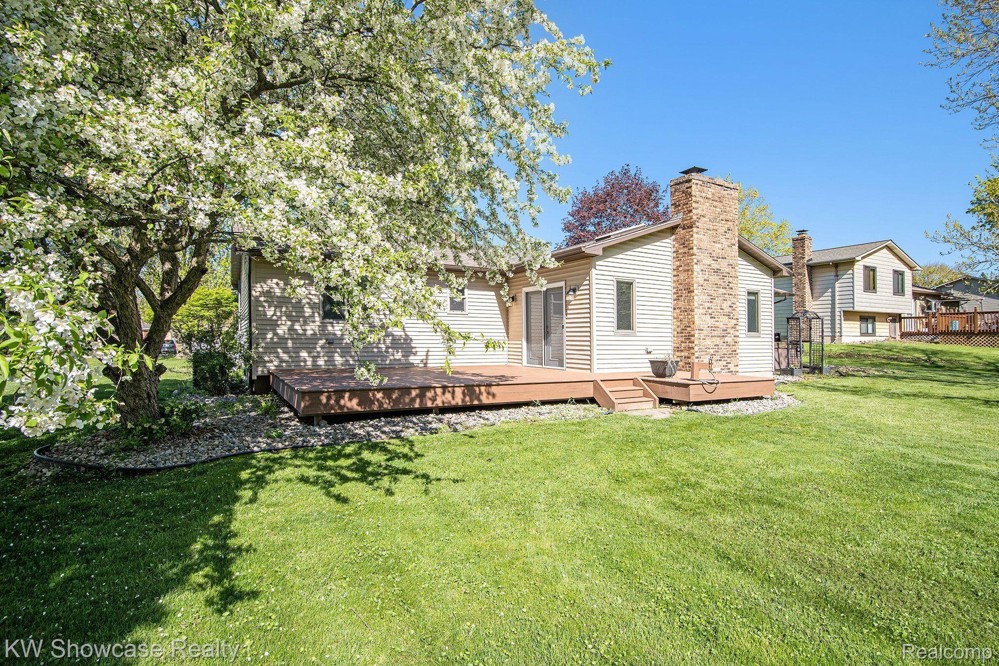 4045 Elms Road Swartz Creek, MI 48473 - Photo 3 of 27