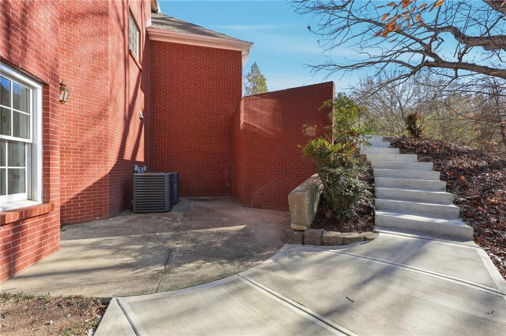 2857 Bridgeview Drive Gainesville, GA 30507 - Photo 8 of 57