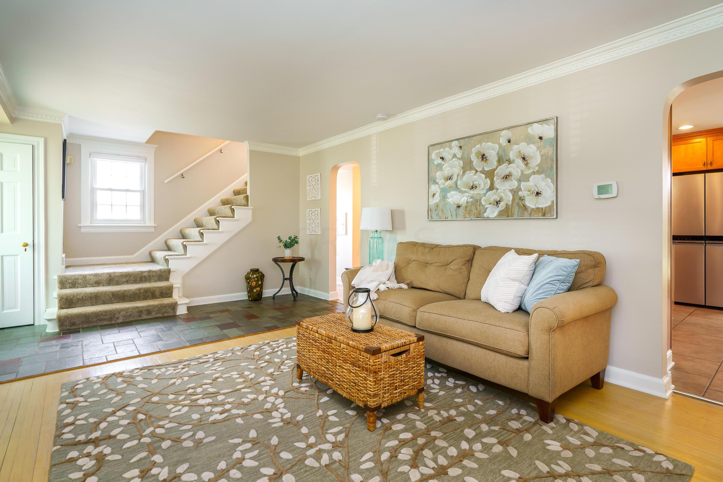 2734 York Road Upper Arlington, OH 43221 - Photo 7 of 40 Living room