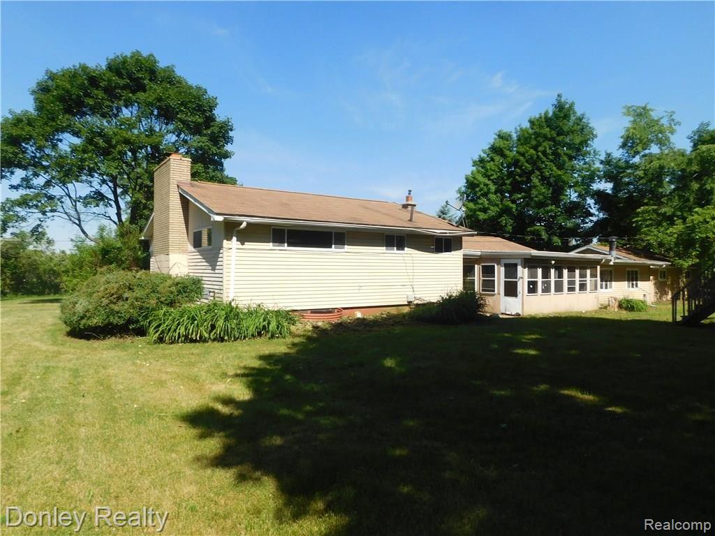 2542 North Lapeer Road Lapeer, MI 48446 - Photo 3 of 14 DSCN0305.JPG