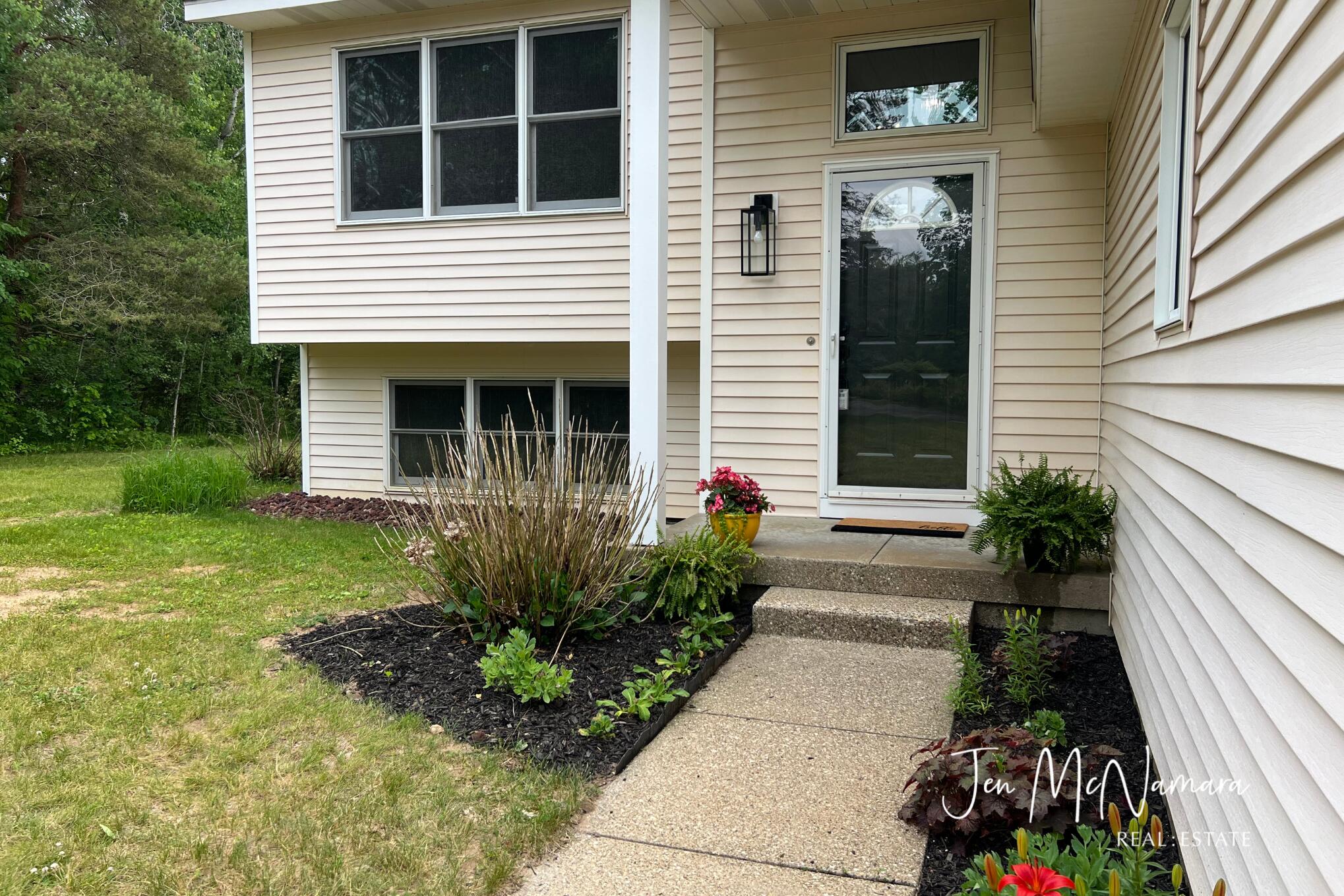 4050 Rector Street Northeast Rockford, MI 49341 - Photo 5 of 32 Rector Photos