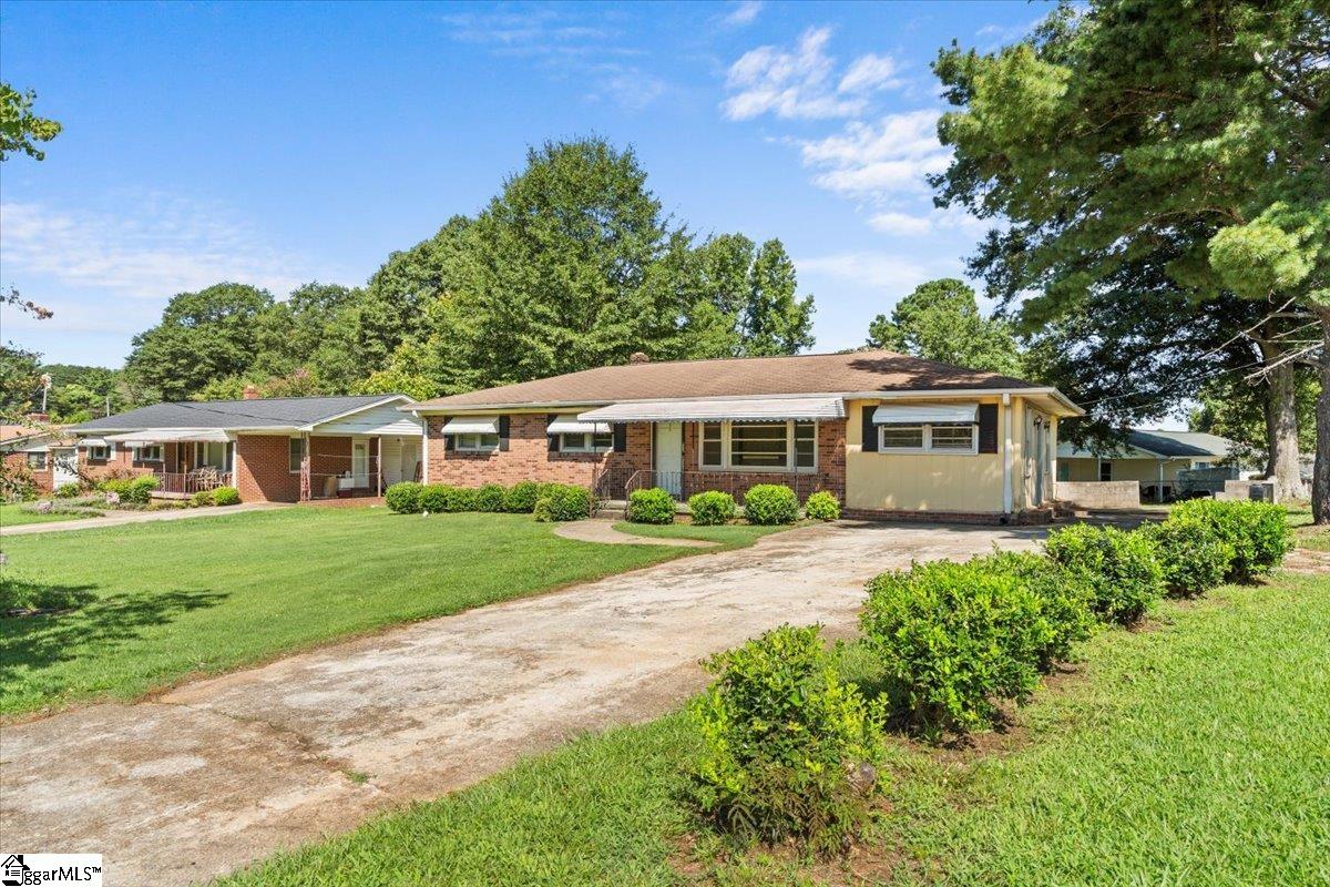 409 Jacobs Road Greenville, SC 29605 - Photo 2 of 24 Gallery Image 2