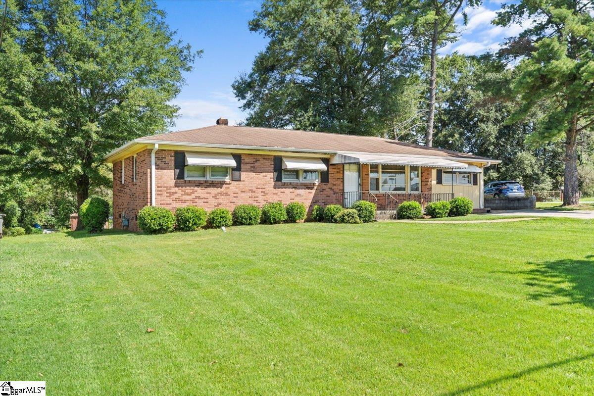 409 Jacobs Road Greenville, SC 29605 - Photo 3 of 24 Gallery Image 3