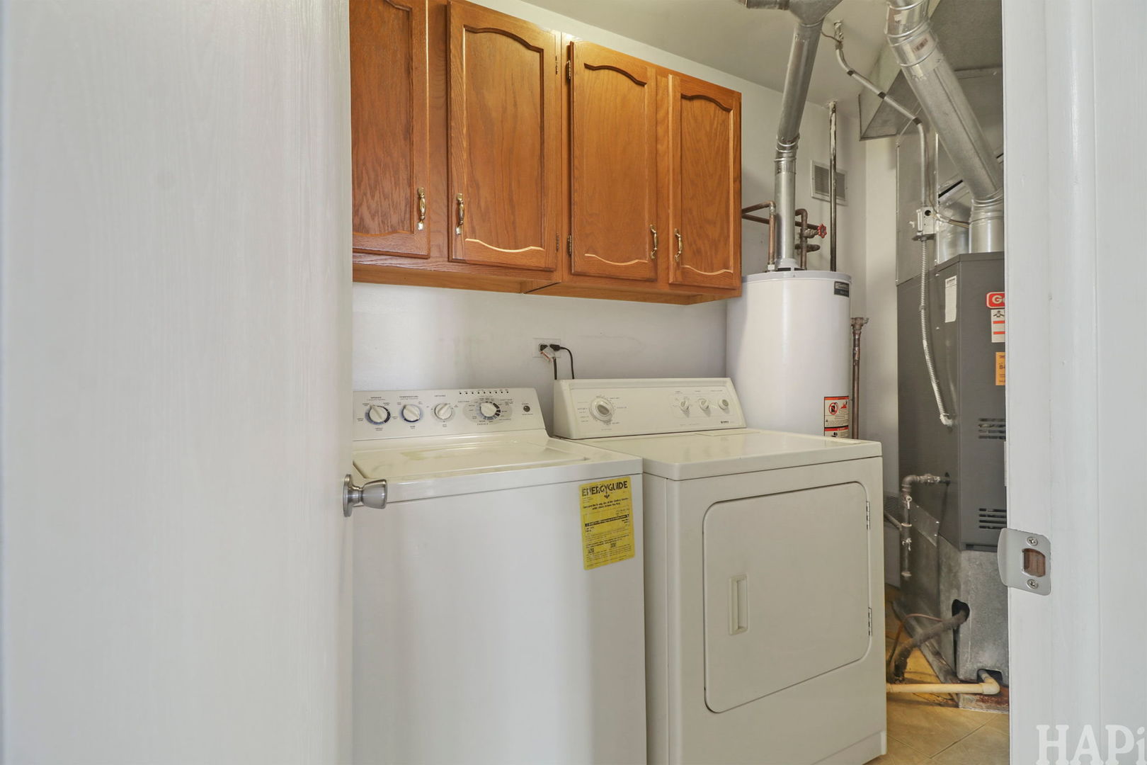 602 Eastview Court, Unit Z1 Schaumburg, IL 60194 - Photo 17 of 19 a utility room with dryer and washer