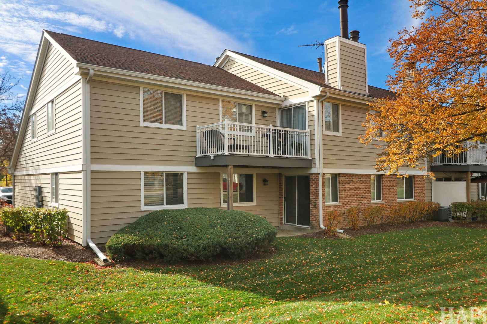 602 Eastview Court, Unit Z1 Schaumburg, IL 60194 - Photo 18 of 19 a front view of a house with a yard and plants