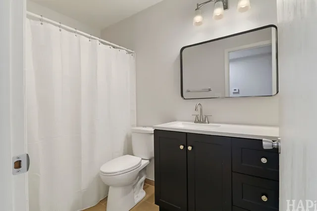 $2,395 | 602 Eastview Court, Unit Z1, Schaumburg, IL 60194