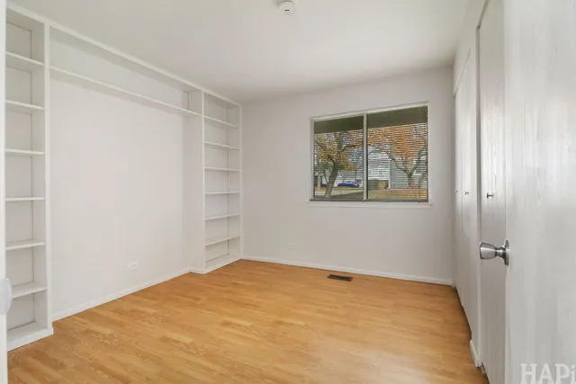 $2,395 | 602 Eastview Court, Unit Z1, Schaumburg, IL 60194