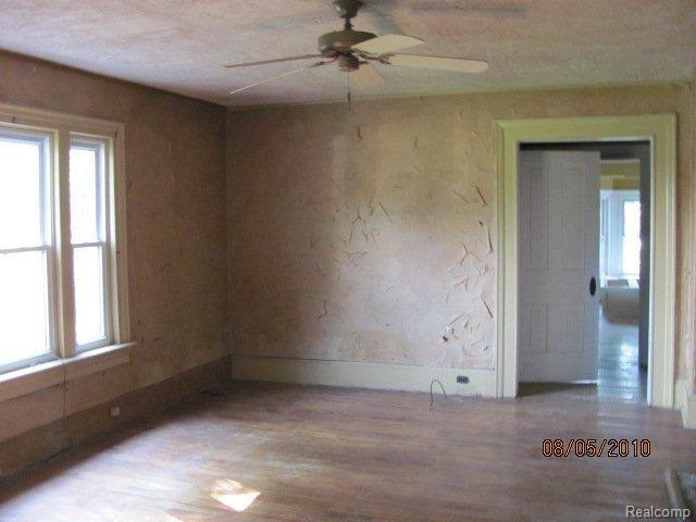 4920 South Bull Run Road Gregory, MI 48137 - Photo 2 of 9 Living2