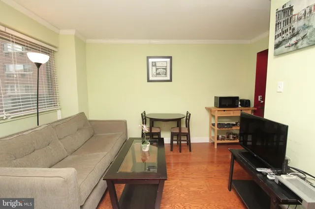 $1,425 | 2101-17 Chestnut Street, Unit 323, Philadelphia, PA 19103